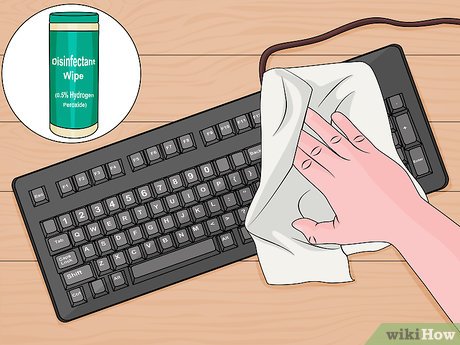 ¿Cómo limpiar mi teclado si le cayó refresco?