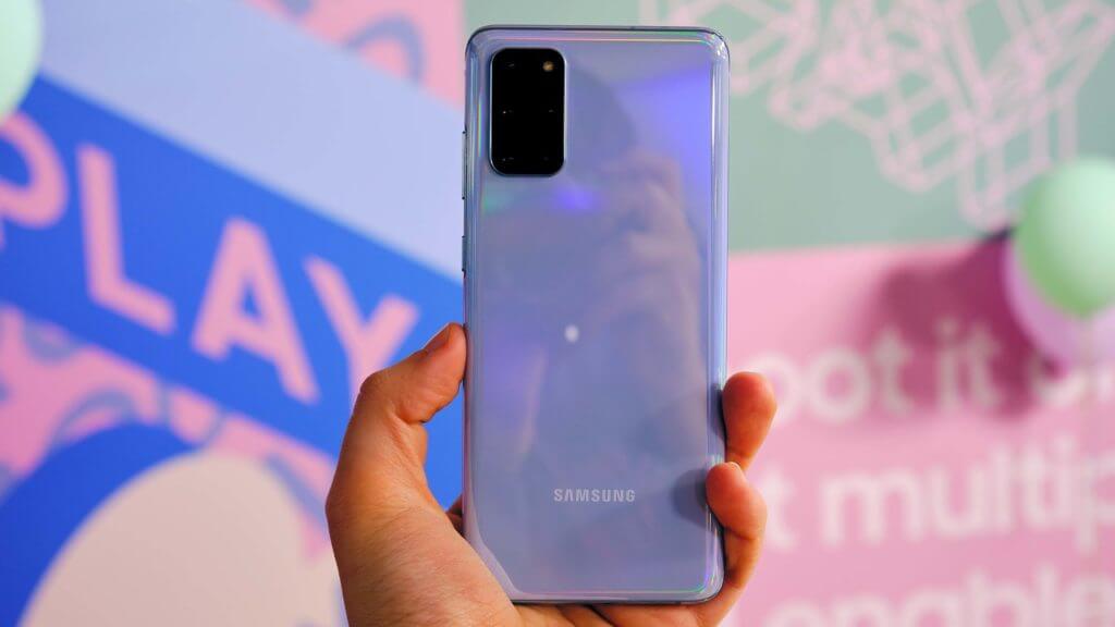 ¿Cómo se llama el celular que se dobla Samsung?